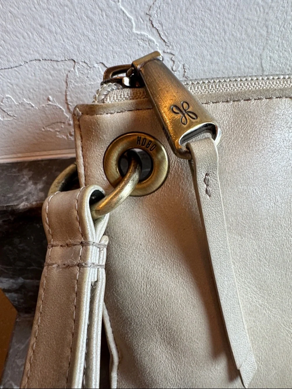 Hobo Vida Cream Wristlet Clutch - Picture 3 of 11